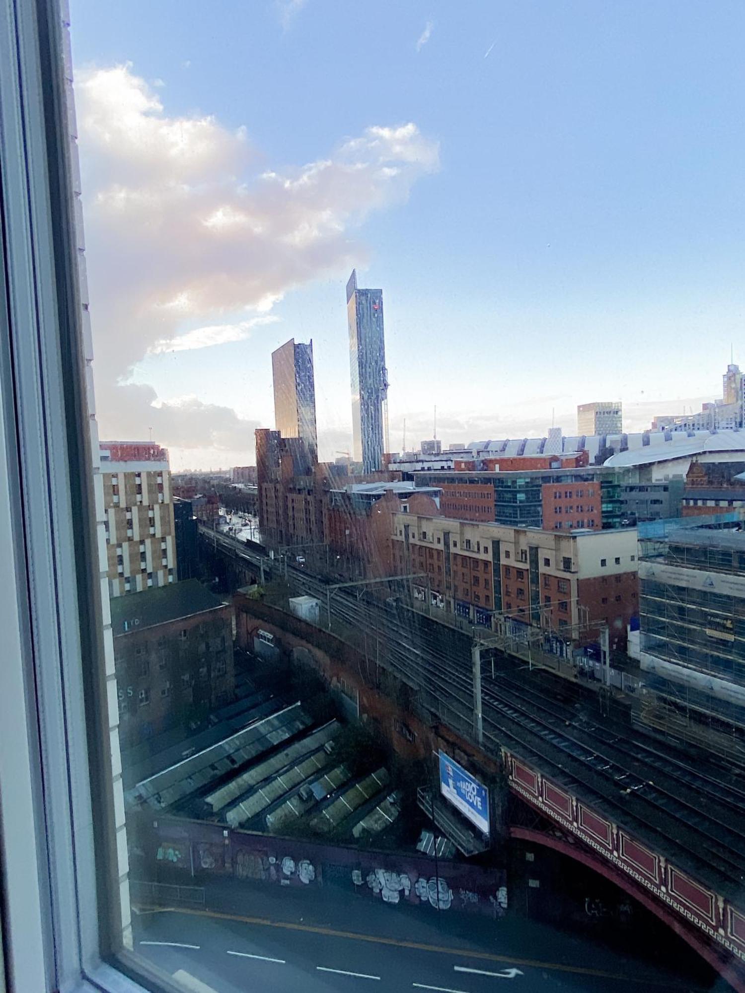 The Panda - Modern 2 Bedroom Apt In Manchester City Centre — Photos 3