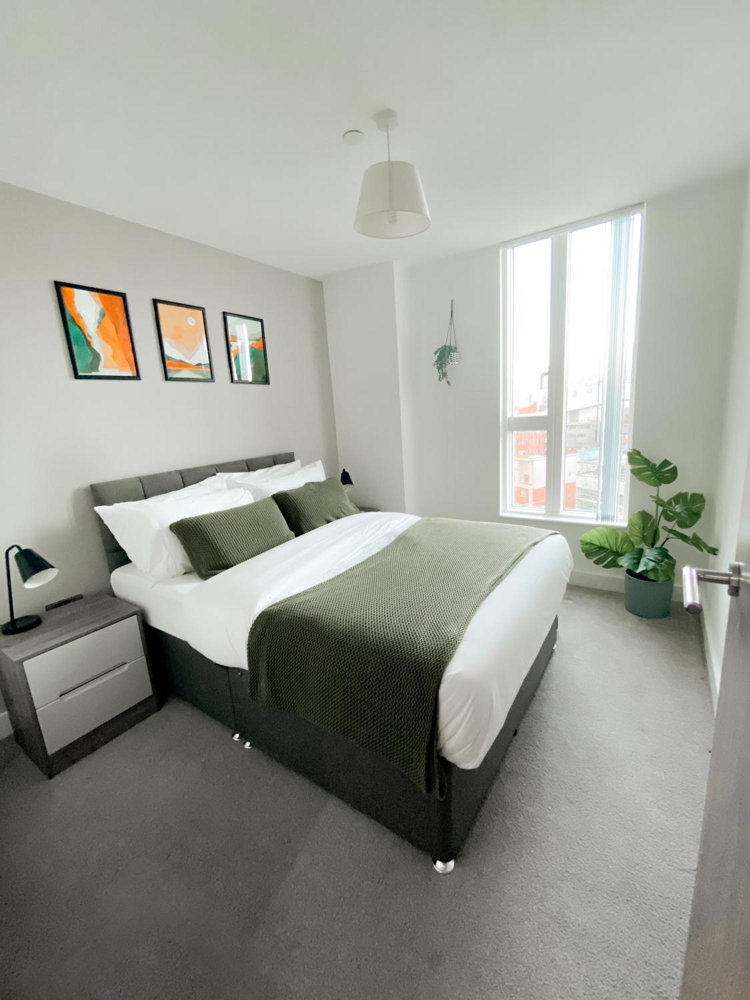 The Panda - Modern 2 Bedroom Apt In Manchester City Centre — Photos 2